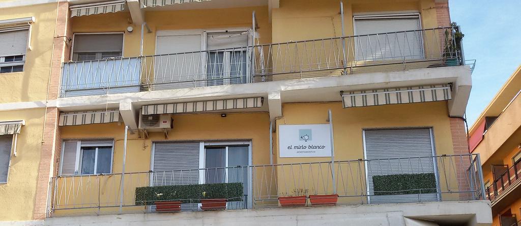 Apartamento El Mirlo Blanco Villena Exterior foto